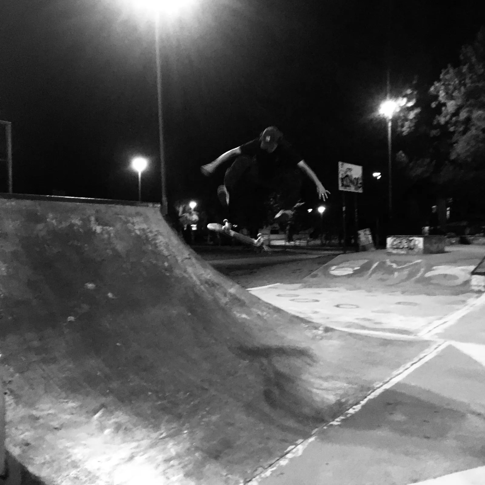 Aéreo nocturno en el bowl, en blanco y negro